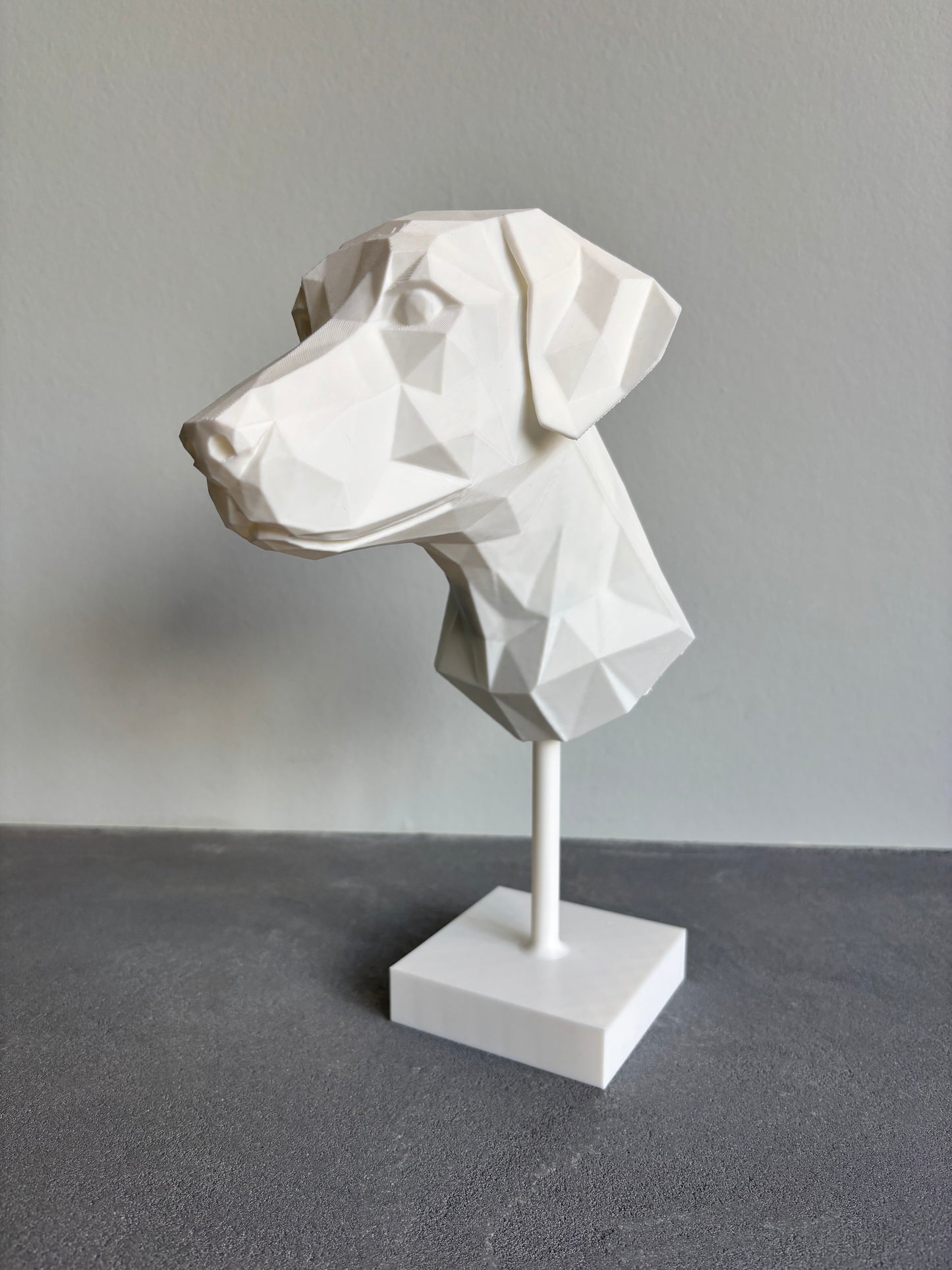 Honden buste op standaard